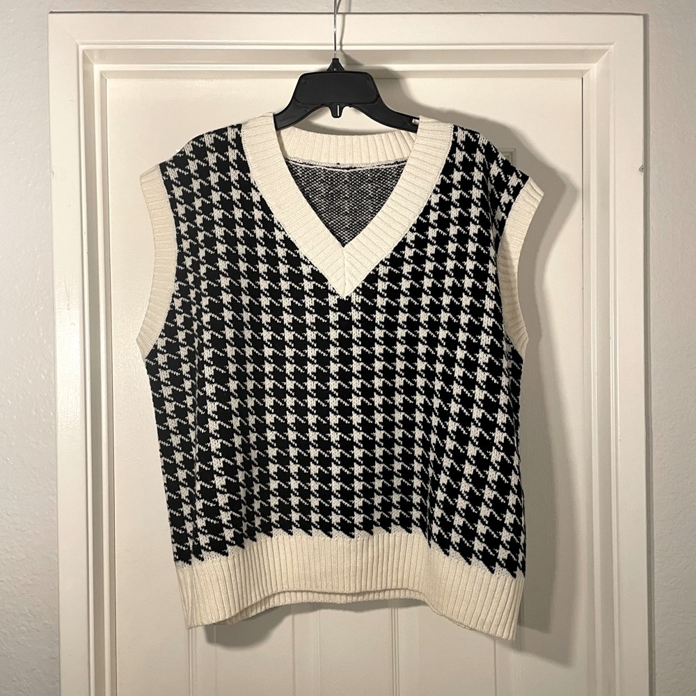 LIKE NEW ⚡️ black & ivory houndstooth oversized vest